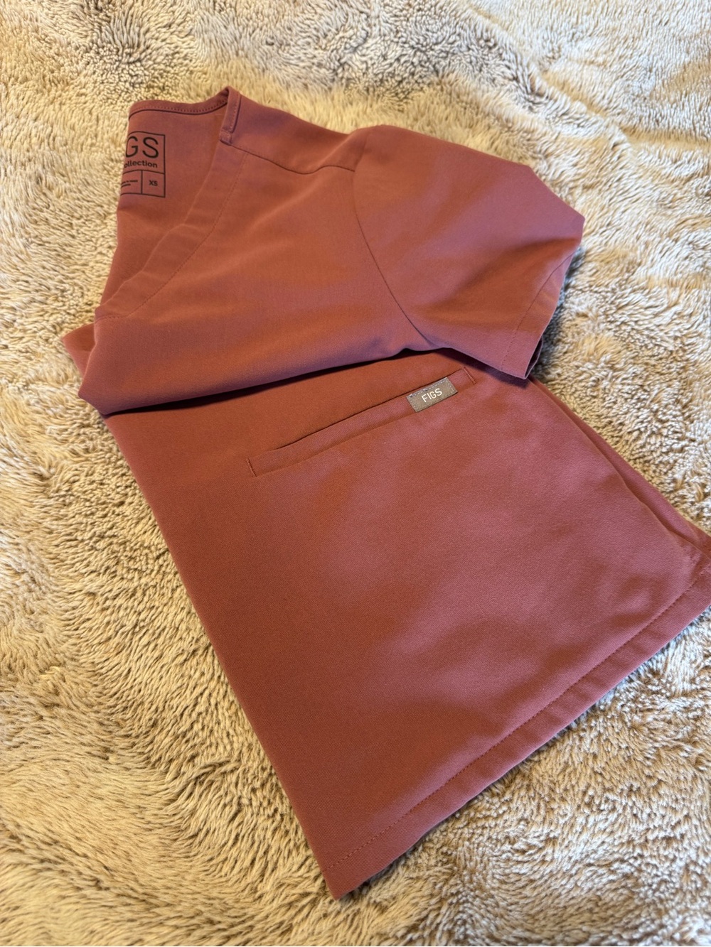 Figs V-neck Scrub Top in Dusty Rose